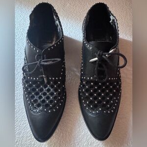 Dolce Vita Studded Black Lace-Up Wingtip Shoes in Size 6 in Fair Condition